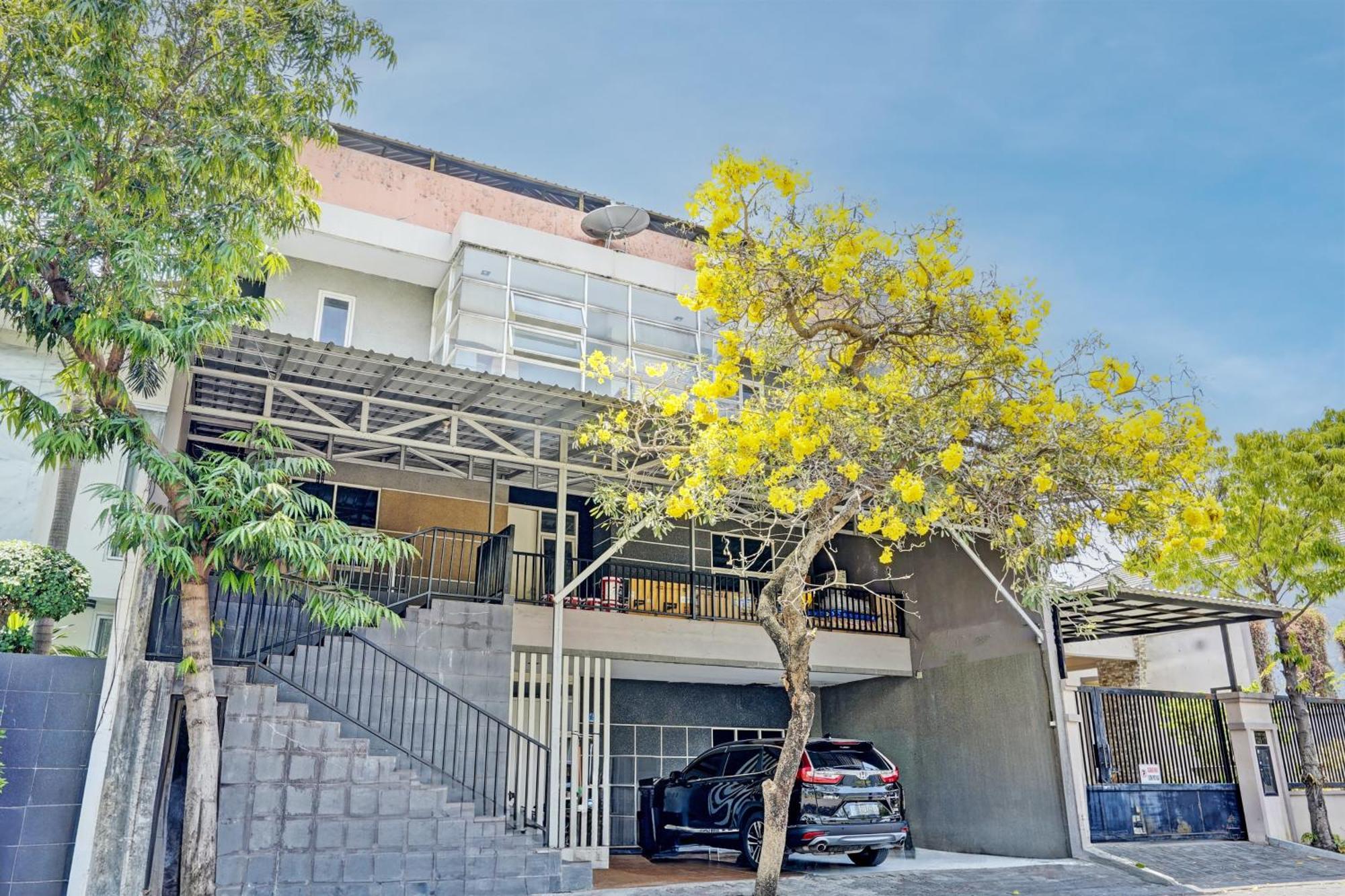 Oyo 93112 Garden Homestay 3 Merlion Surabaya Eksteriør billede