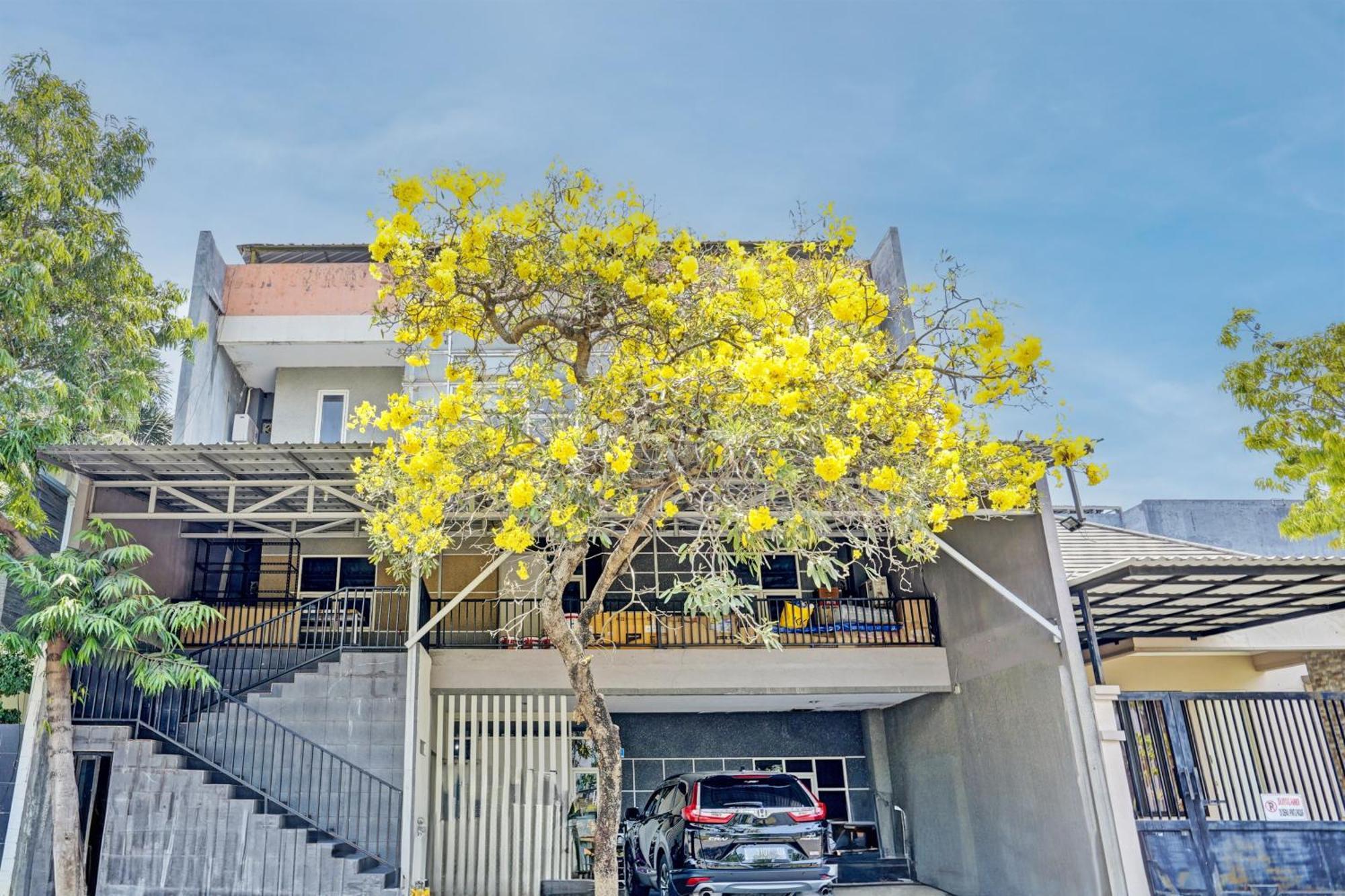 Oyo 93112 Garden Homestay 3 Merlion Surabaya Eksteriør billede