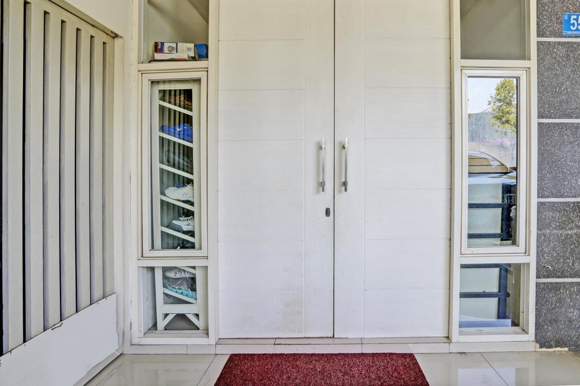 Oyo 93112 Garden Homestay 3 Merlion Surabaya Eksteriør billede