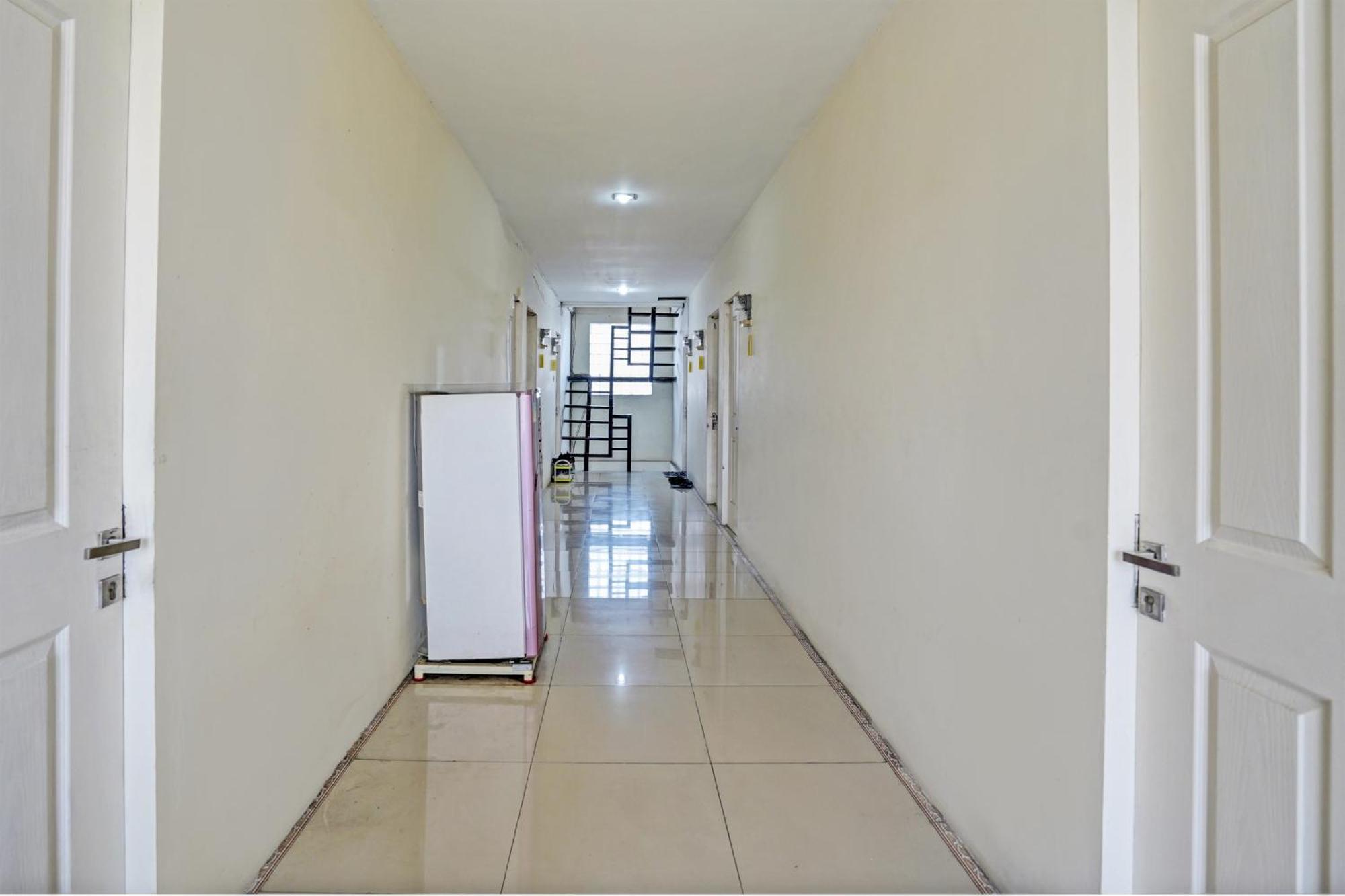 Oyo 93112 Garden Homestay 3 Merlion Surabaya Eksteriør billede
